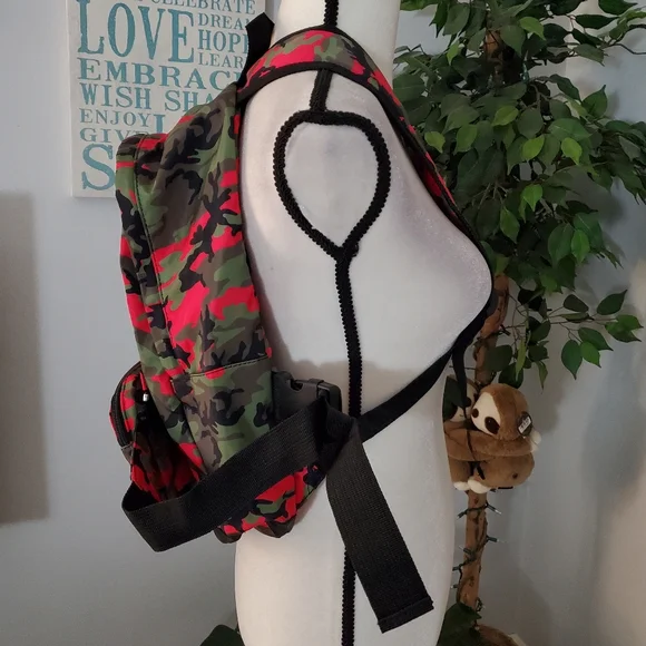 BADGLEY MISCHKA Pink Camo Backpack Detachable Bum/Sling Bag - Picture 4 of 12